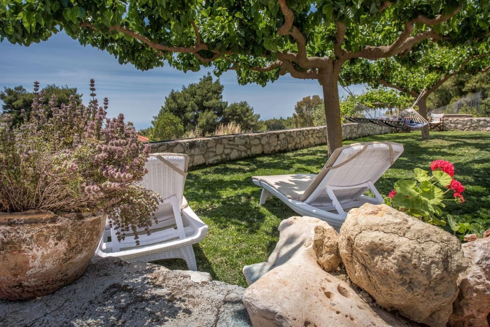 Garden view, Sea view