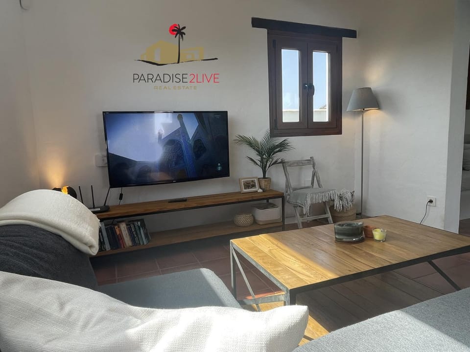 Communal lounge/ TV room, TV and multimedia, Living room