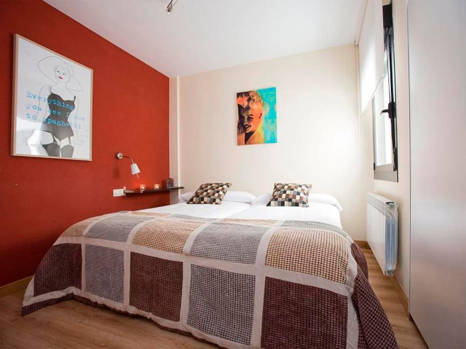 Bed, Photo of the whole room, Bedroom