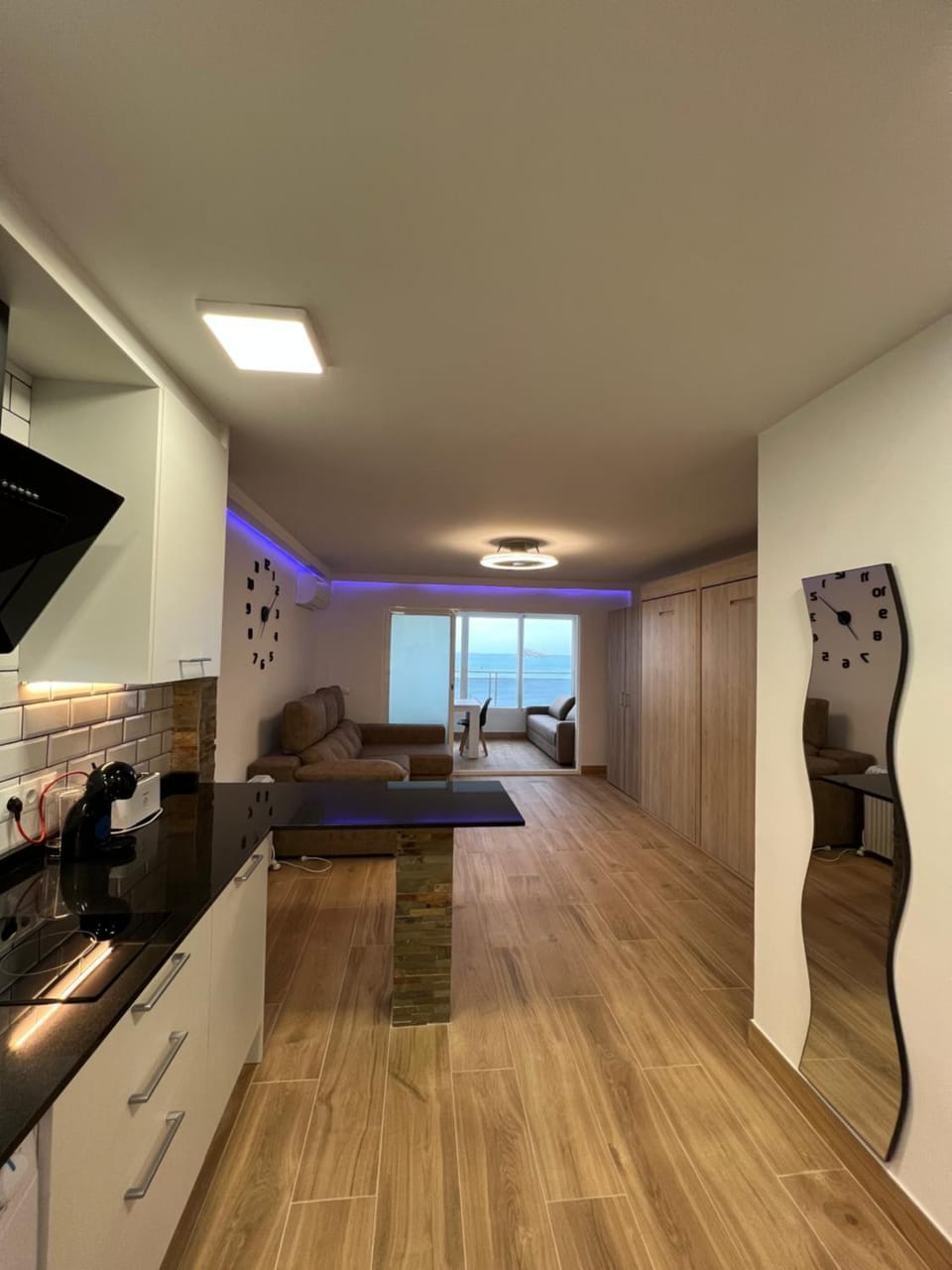 TV and multimedia, Kitchen or kitchenette, minibar, stove