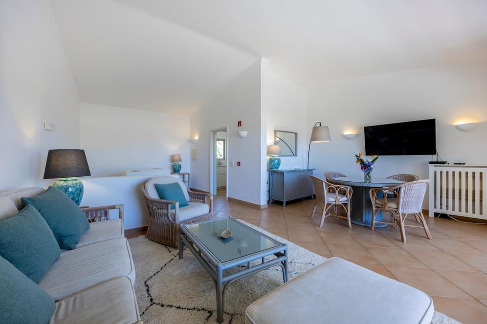 Communal lounge/ TV room, Dining area