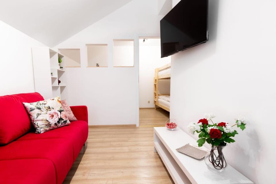 Communal lounge/ TV room, TV and multimedia, Living room, Photo of the whole room, Seating area, Evening entertainment, Entertainment, pet friendly