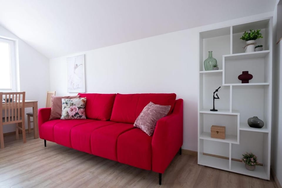 Communal lounge/ TV room, Bed, Kitchen or kitchenette, Living room, Photo of the whole room, Decorative detail, Seating area, Evening entertainment, Garden view, Entertainment, Family, heating, internet, pet friendly