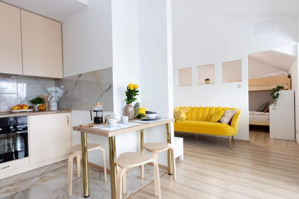 Kitchen or kitchenette, Living room, Seating area, Dining area, Bedroom, minibar, pet friendly, stove, kitchen