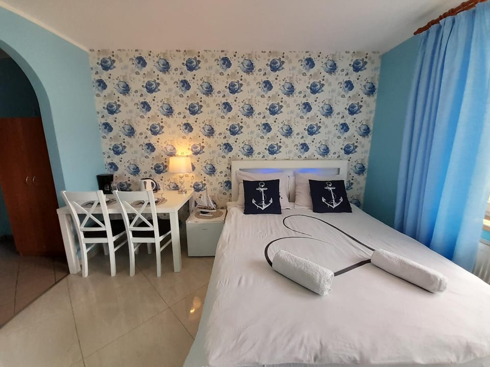 Other, Photo of the whole room, towels