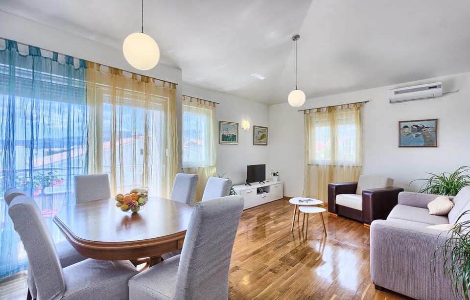 Living room, Photo of the whole room