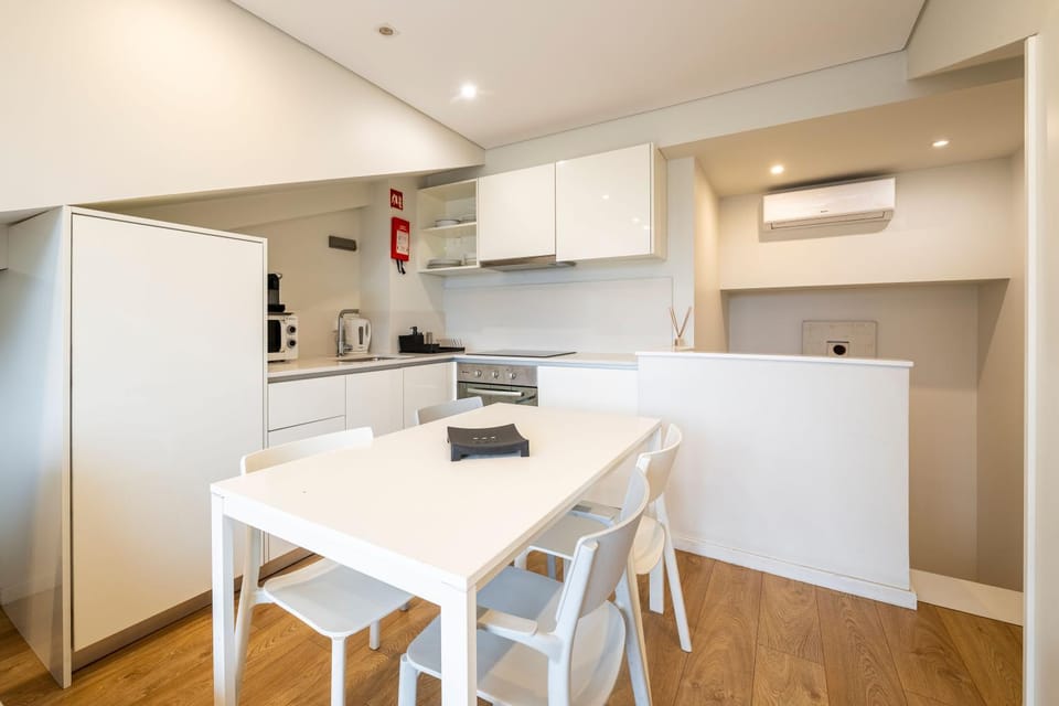Kitchen or kitchenette, Dining area, oven, stove, toaster