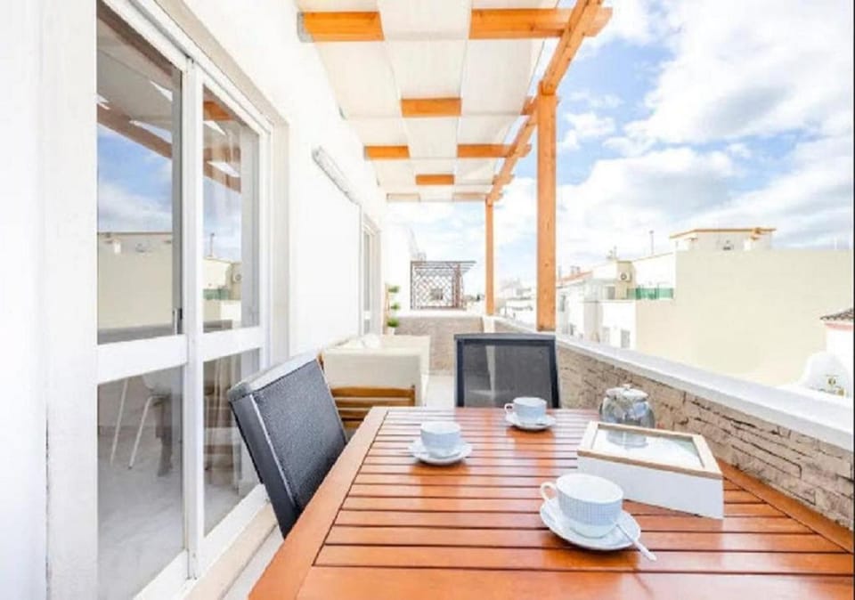 Balcony/Terrace, Seating area, Dining area, City view, Quiet street view