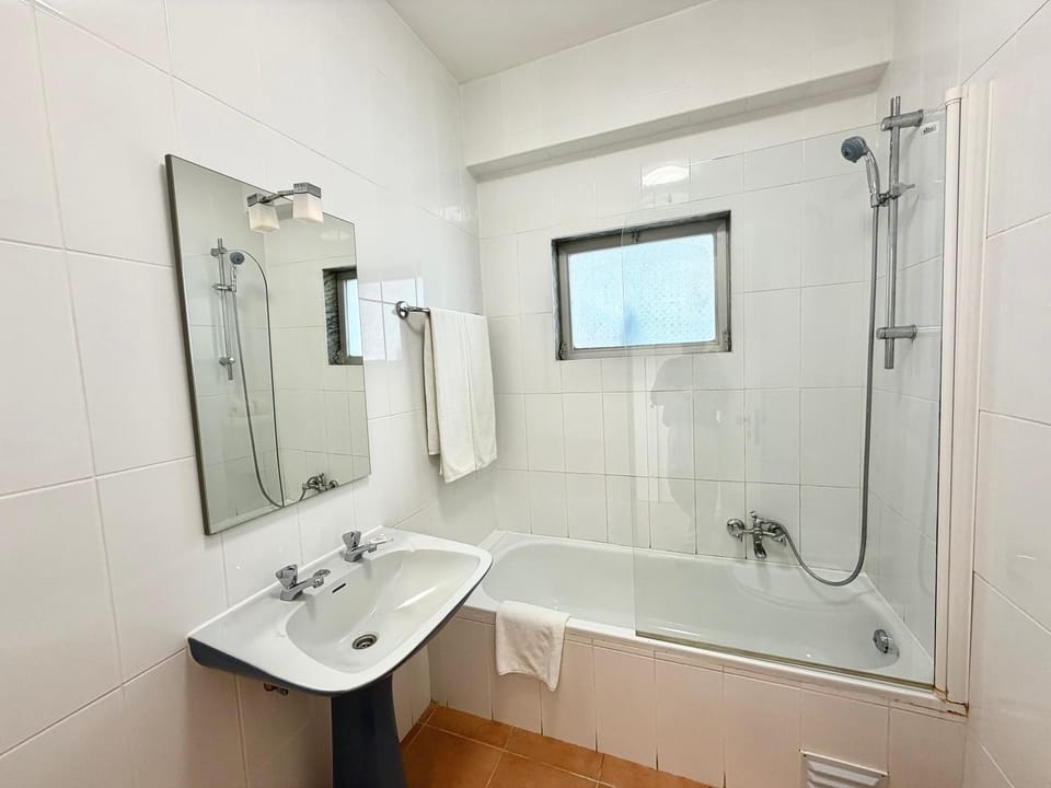 Toilet, Bath
