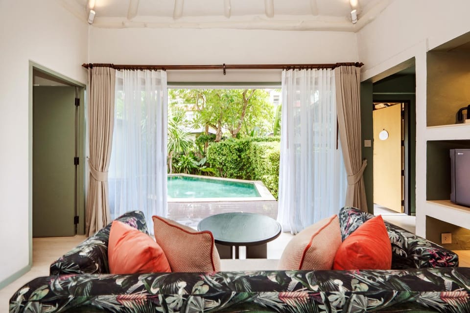 Seating area, Pool view