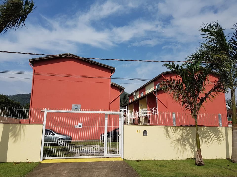 Apartamentos em Maranduba - 50m da praia Apartment in State of São Paulo