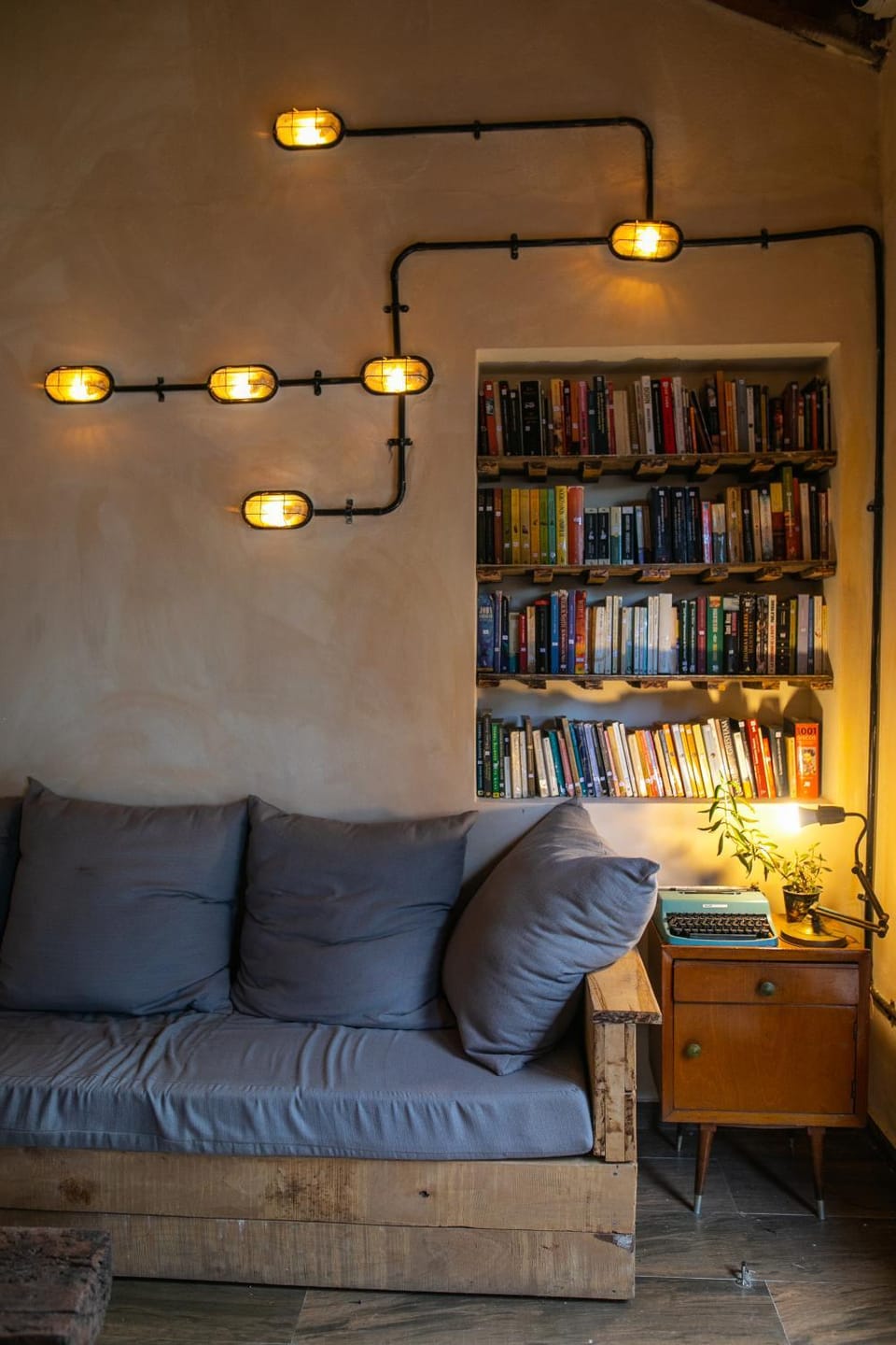 Communal lounge/ TV room, Library, Living room, Lounge or bar