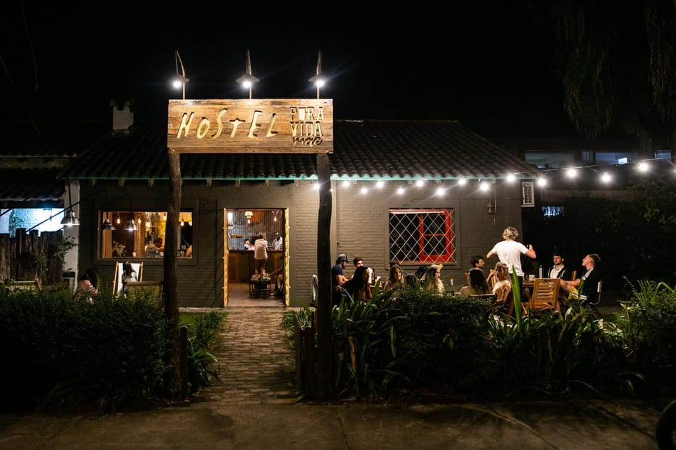 Property building, Restaurant/places to eat, Night, Winter, Lounge or bar, Food and drinks, Entertainment, Drinks, Alcoholic drinks, Non alcoholic drinks