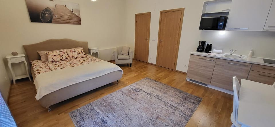 Bed, Kitchen or kitchenette
