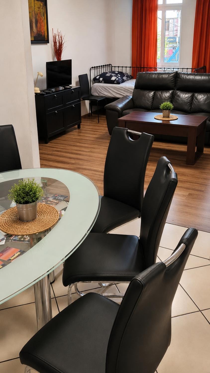 TV and multimedia, Living room, Dining area