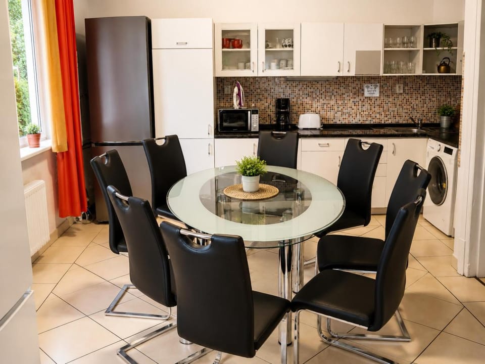 Kitchen or kitchenette, Dining area, oven, stove, toaster