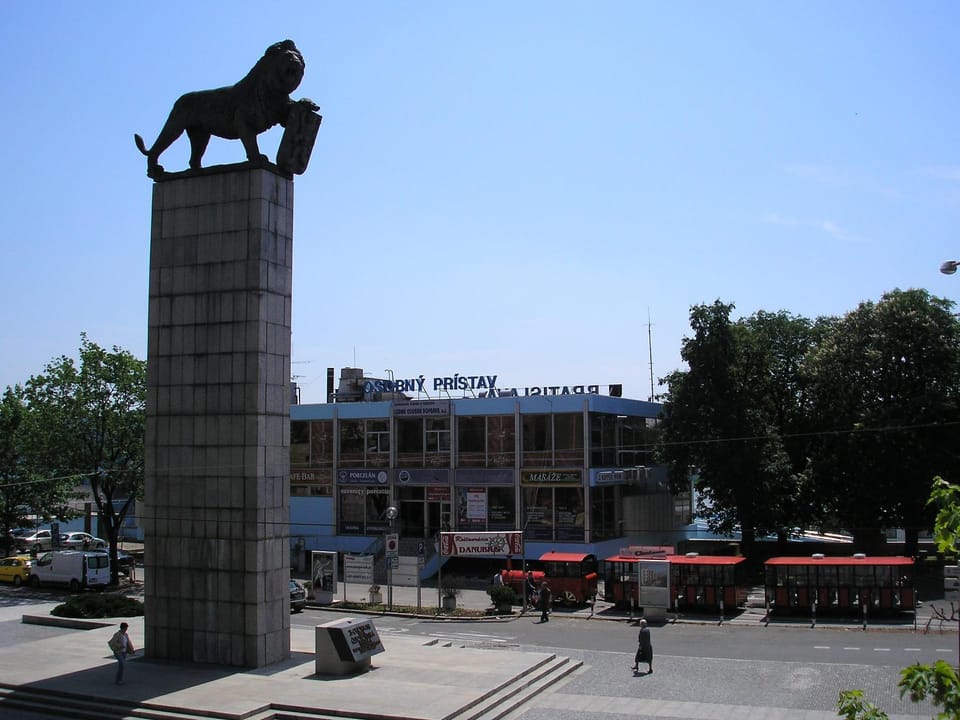 Nearby landmark, View (from property/room), Street view, Area and facilities, shuttle