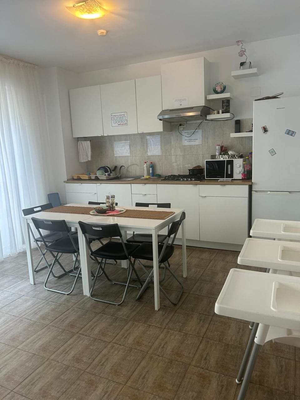 Kitchen or kitchenette, Seating area, Dining area