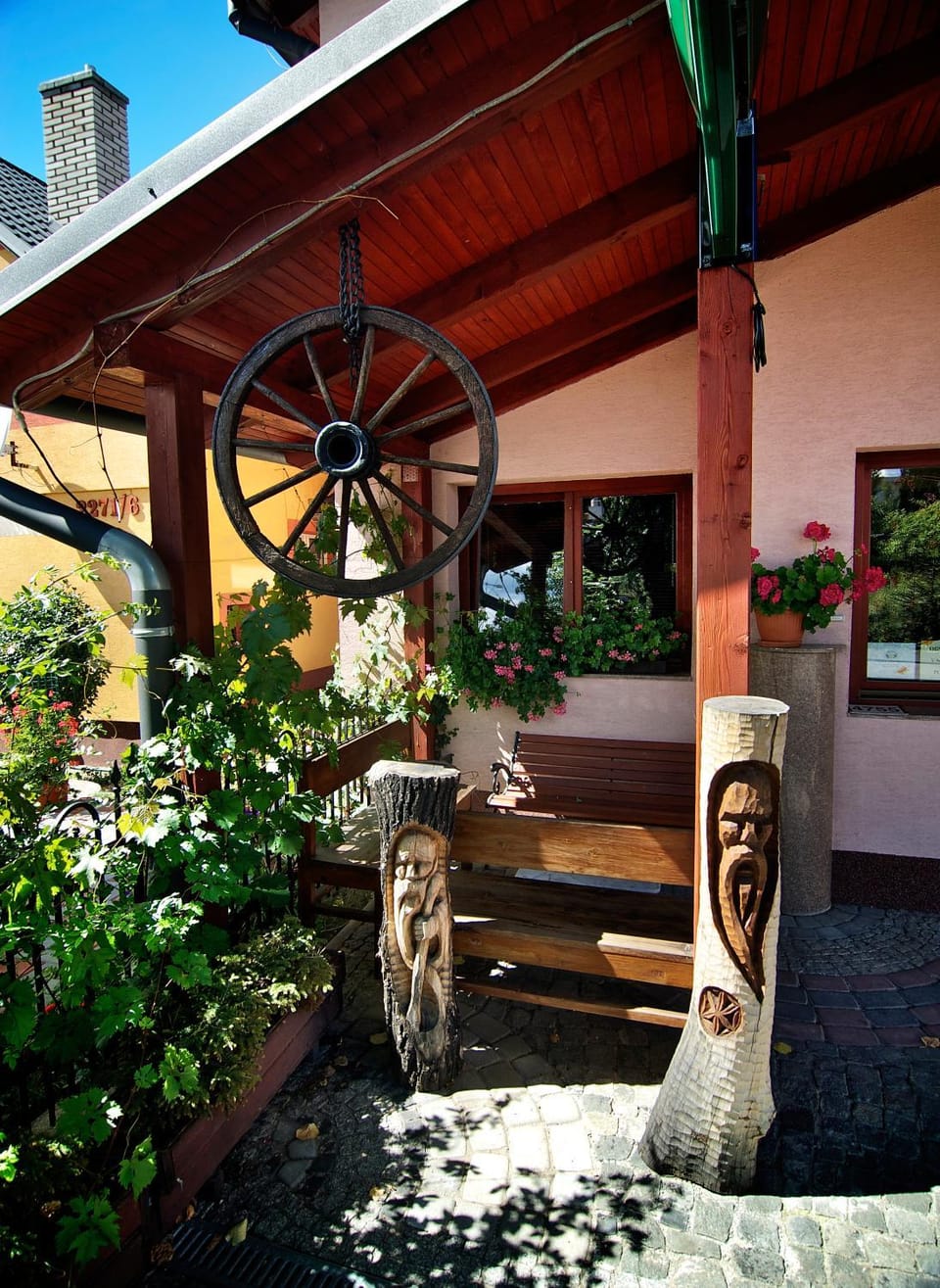 Facade/entrance