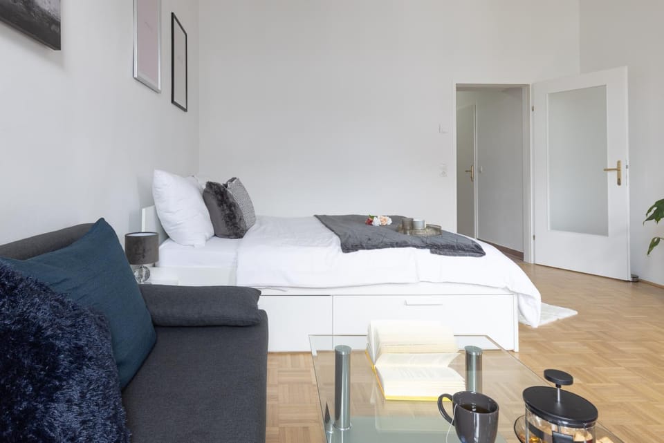 Bed, Living room, Bedroom