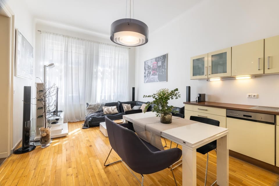 Spacious 3BR Apartment in Lesser Town by EasyBNB Premium Apartment in Prague