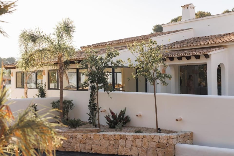 Property building, Day, Garden