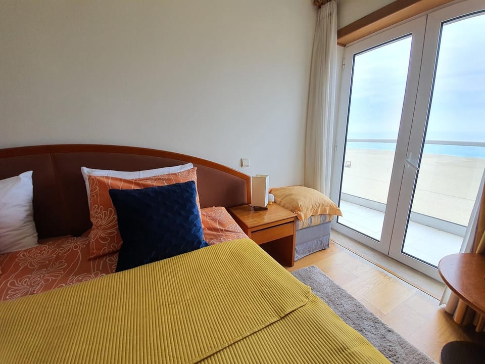 Bed, Balcony/Terrace, Bedroom, Sea view
