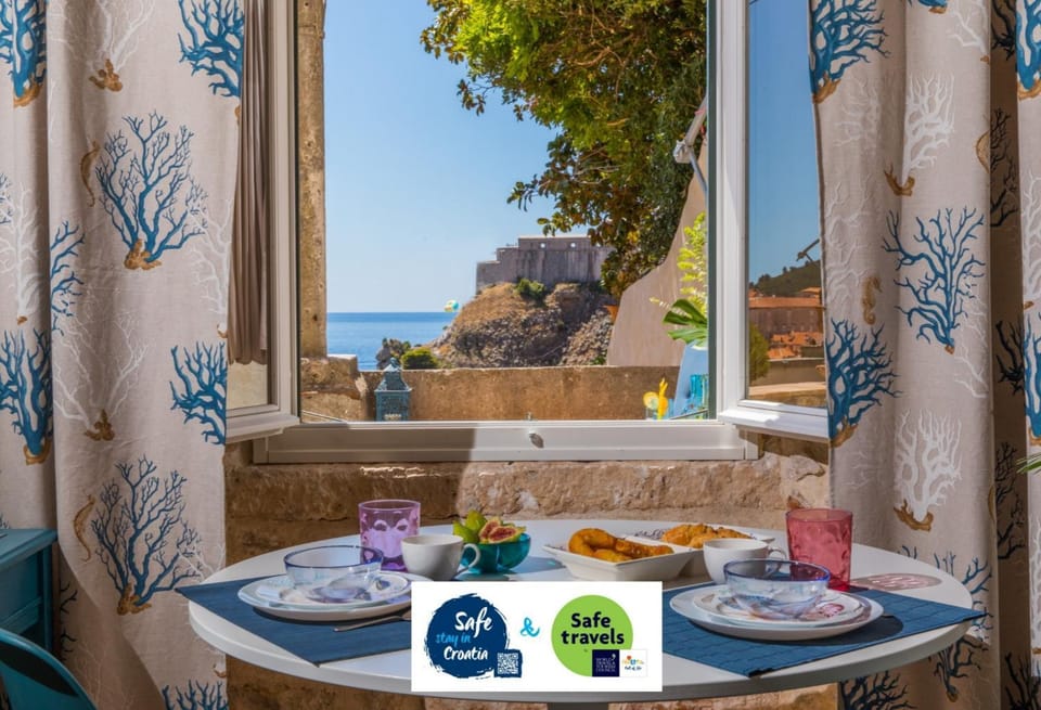 Day, View (from property/room), Dining area, Sea view