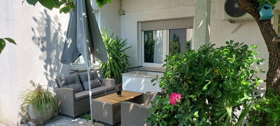 Balcony/Terrace, Seating area, Garden view