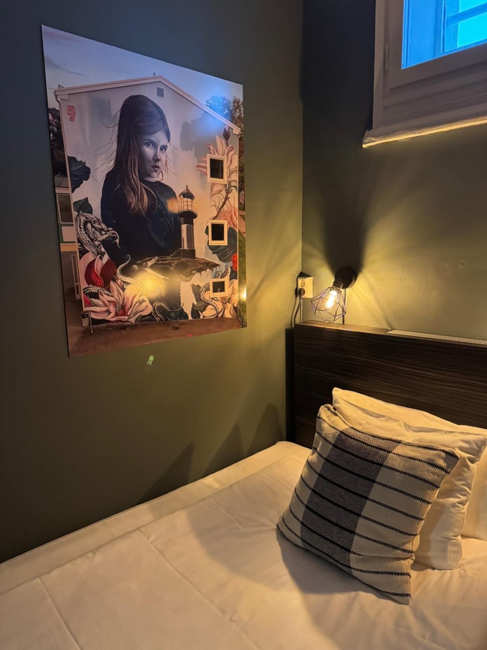 Bed, Photo of the whole room, Decorative detail, Bedroom