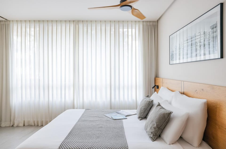 Bed, fireplace