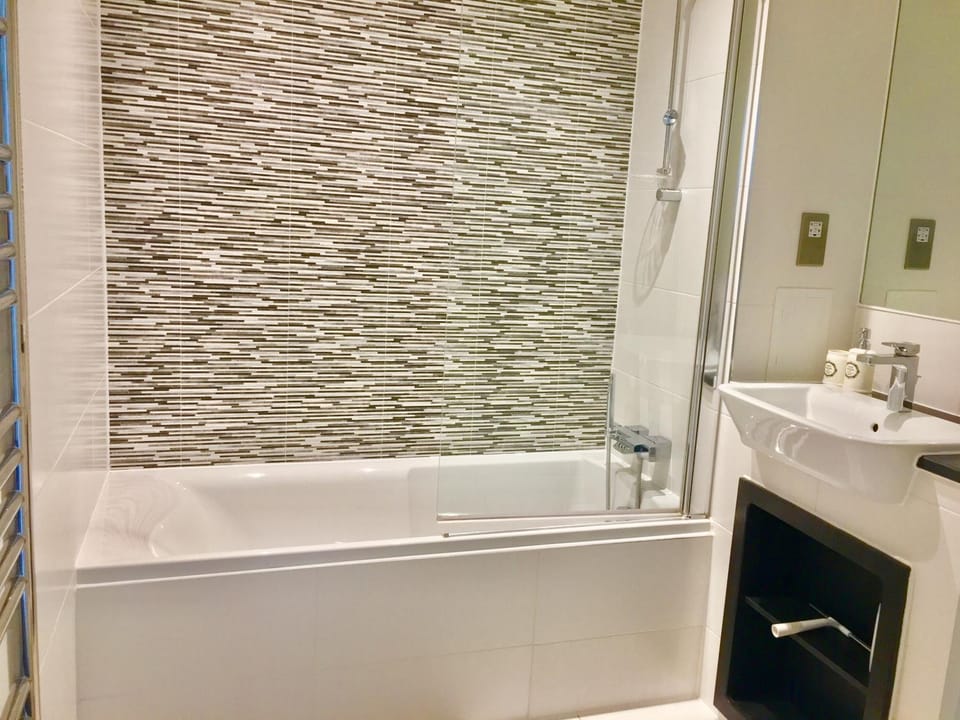 2 Bedroom Apartment in Stratford Olympic Park near Westfield with Balcony Parking and Velodrome View Apartment in London