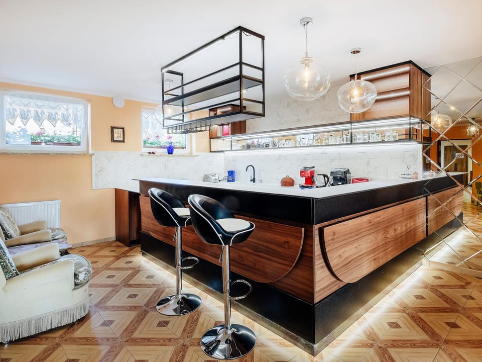 View (from property/room), Kitchen or kitchenette, Lounge or bar, Other, Decorative detail, Dining area, Communal kitchen, On site