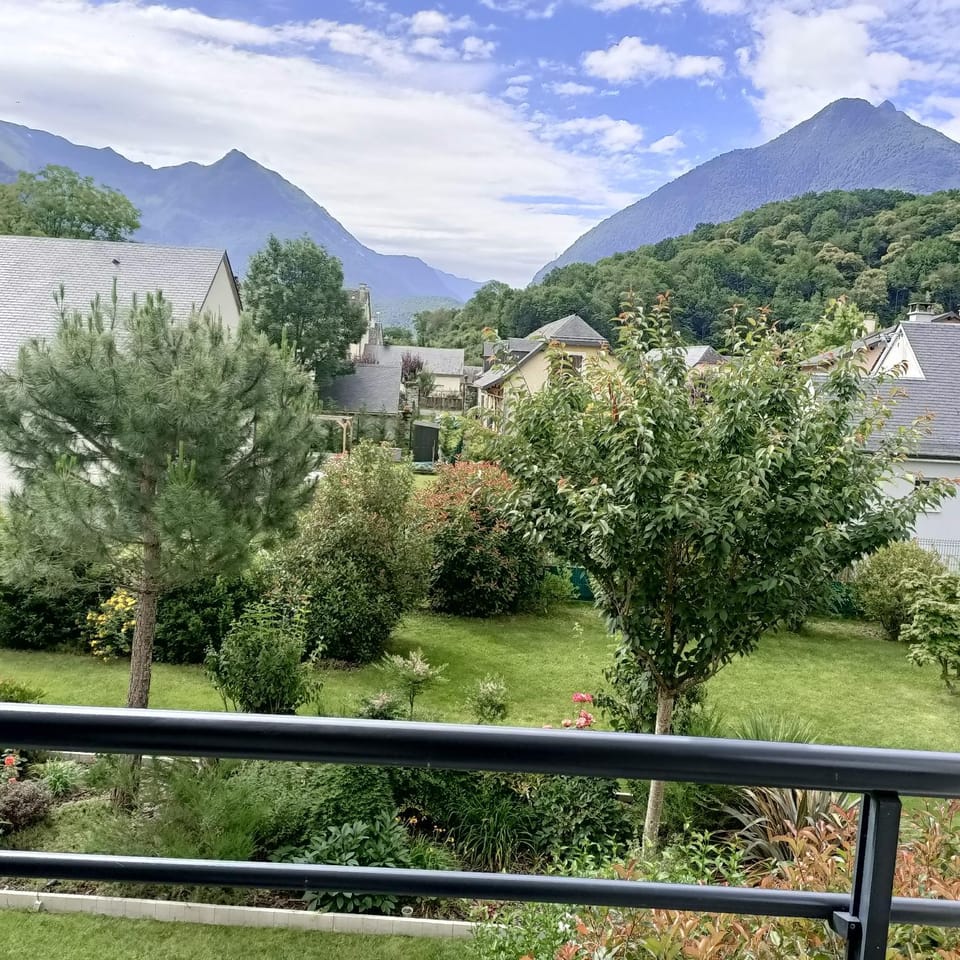 Garden, Balcony/Terrace, Mountain view