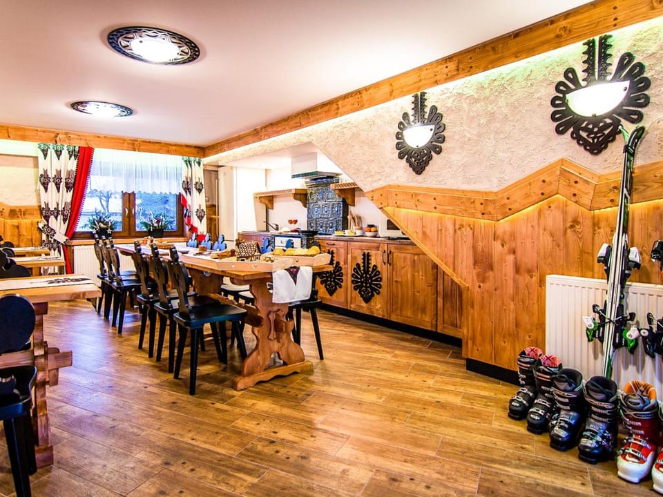 Kitchen or kitchenette, Dining area, Communal kitchen, minibar, pet friendly, stove, kitchen