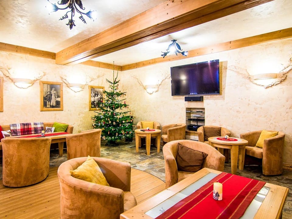Communal lounge/ TV room, TV and multimedia, Living room, Lobby or reception, Seating area