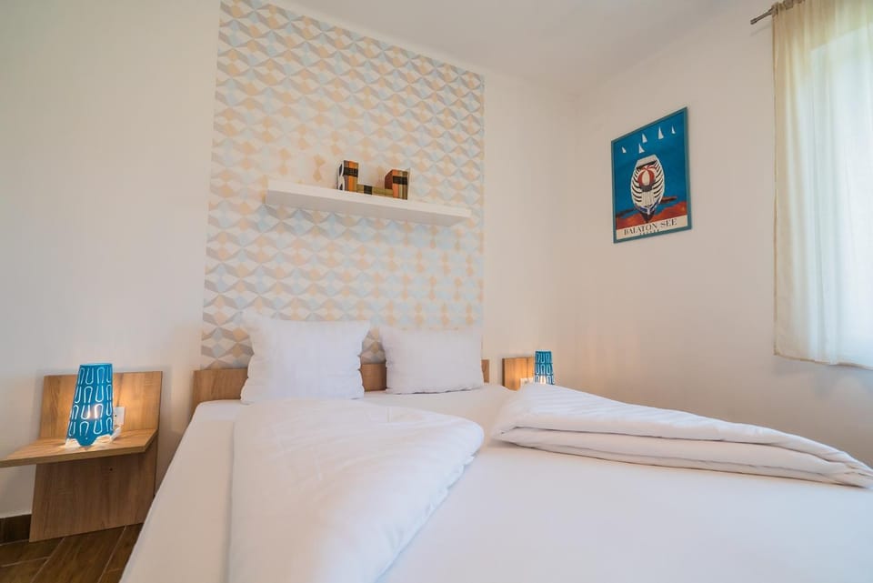 Bed, Day, Summer, Bedroom, On site