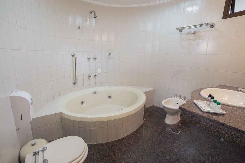 Hot Tub, Bathroom