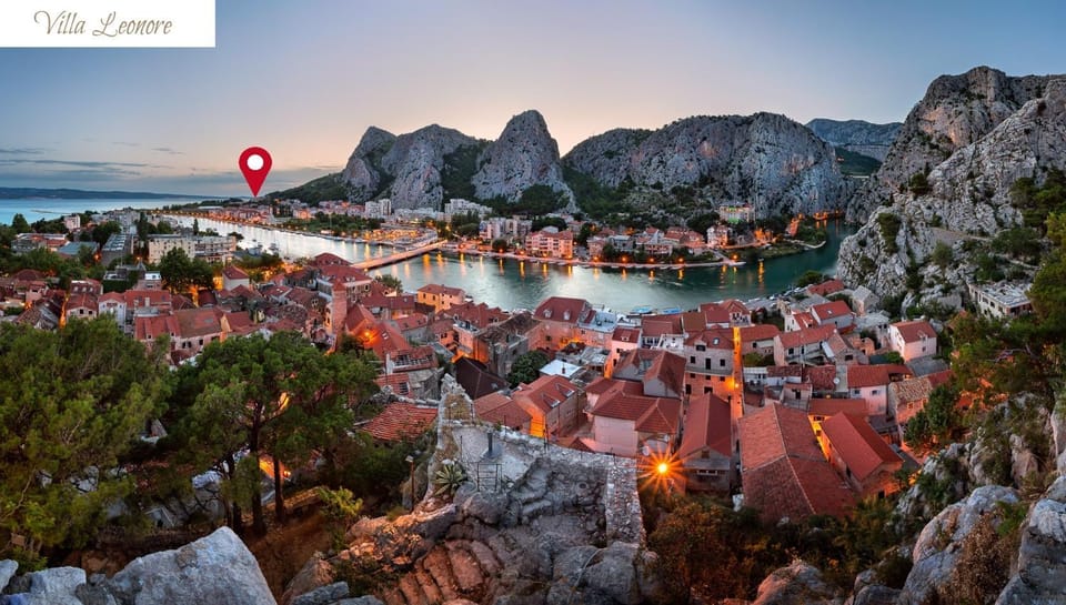 Nearby landmark, Off site, Neighbourhood, Natural landscape, Bird's eye view, Location, Sunset