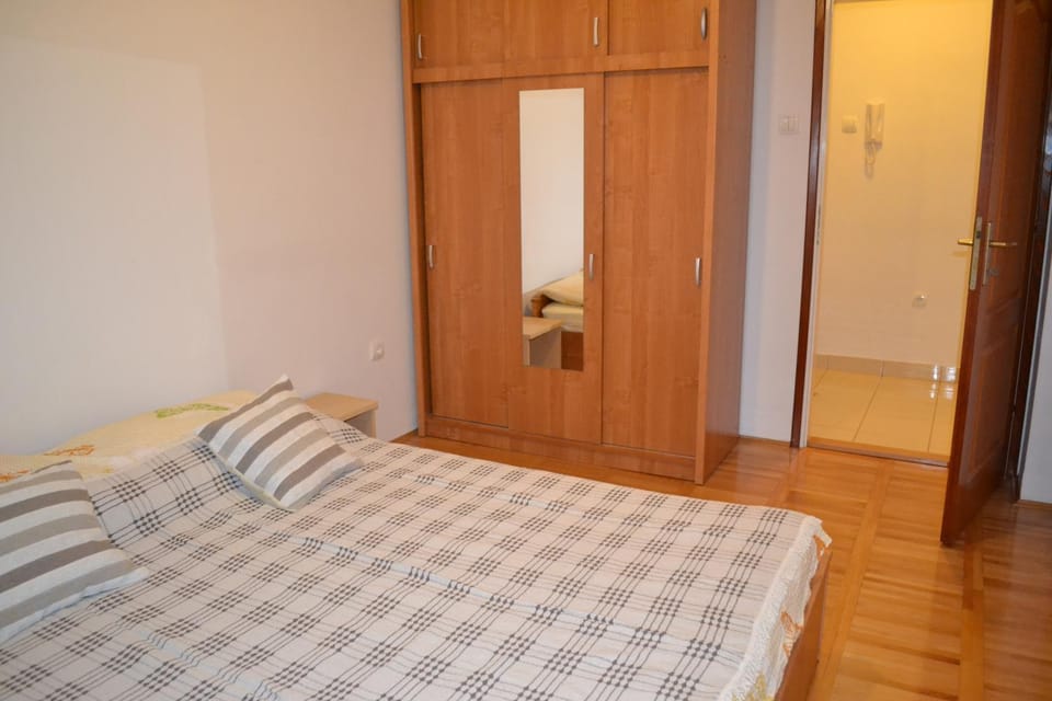 Bed, Bedroom, Family