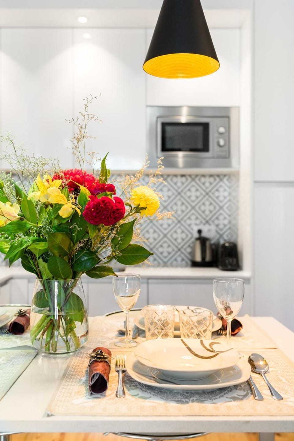 Kitchen or kitchenette, Dining area