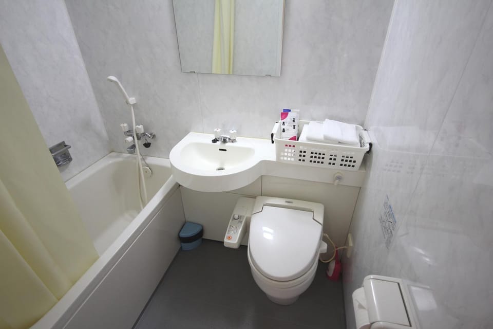 Shower, Toilet, Bathroom, Bath, towels