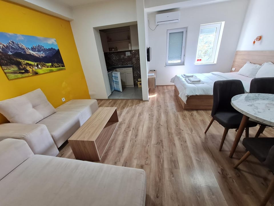 Photo of the whole room, Seating area, Bedroom