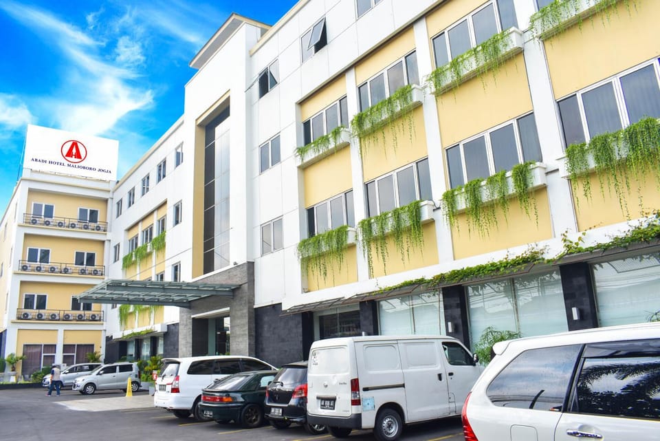 Property building, Facade/entrance