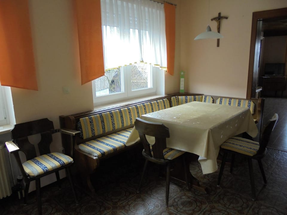 Seating area, Dining area