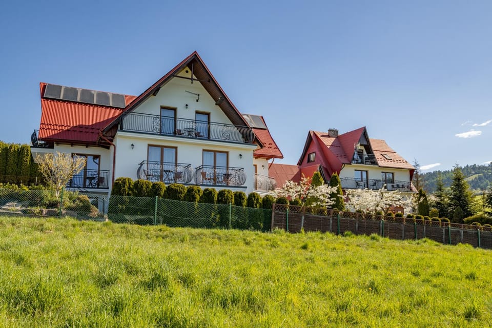 Property building, Day, Natural landscape, Garden, Garden view