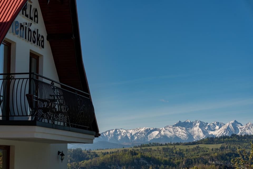 Property building, Day, Natural landscape, View (from property/room), Mountain view, Parking
