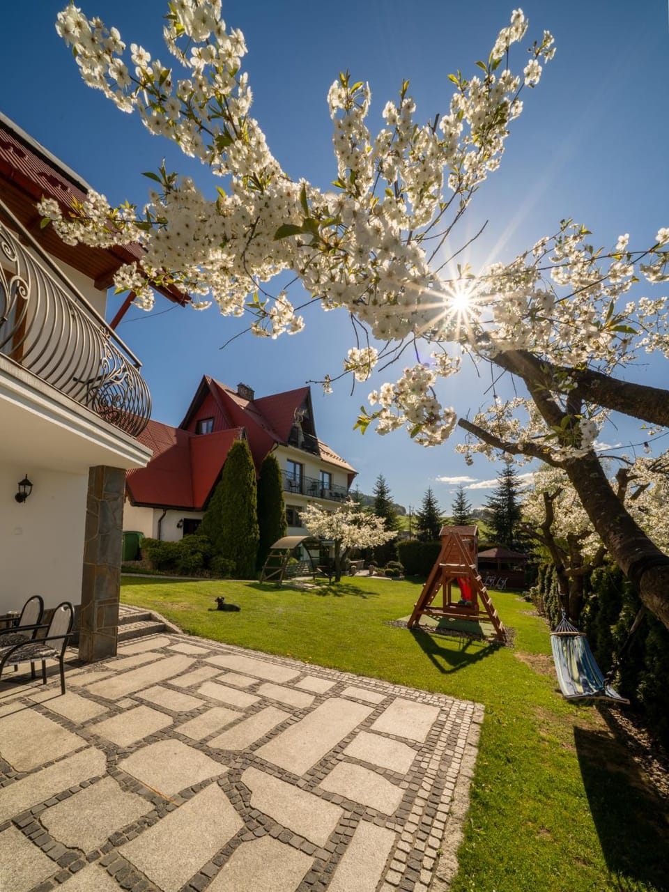 Property building, Spring, Day, Natural landscape, Garden, Garden view