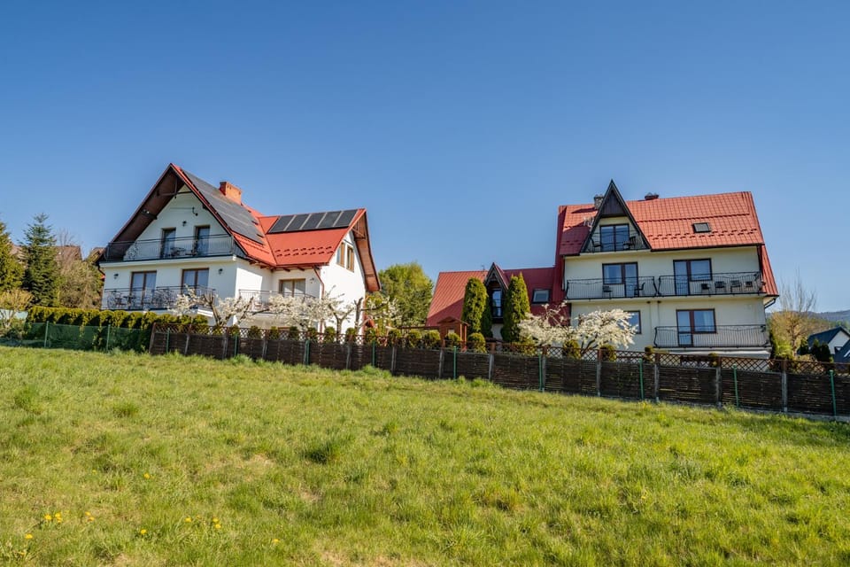 Property building, Spring, Day, Natural landscape, Garden, Garden view