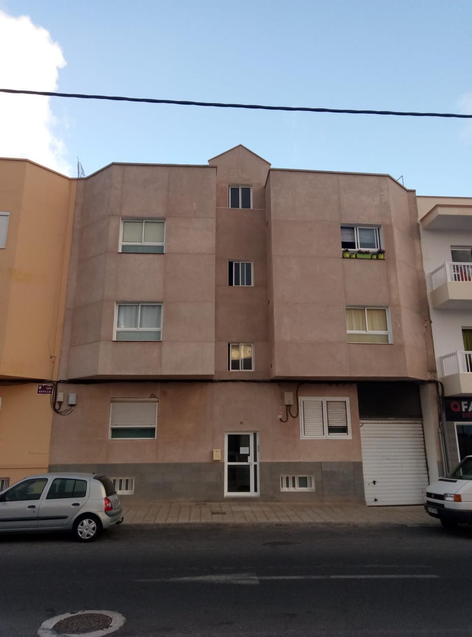 Facade/entrance, Off site